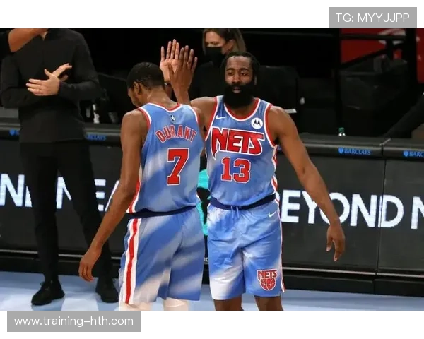 足球球星赠送限量版球鞋给球迷引发热烈反响与关注